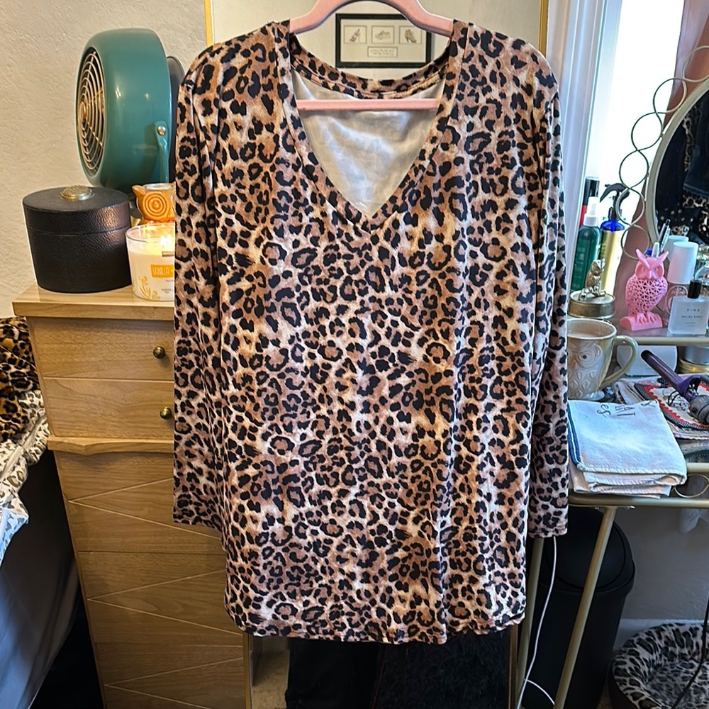 Long sleeved Plus size leopard print top